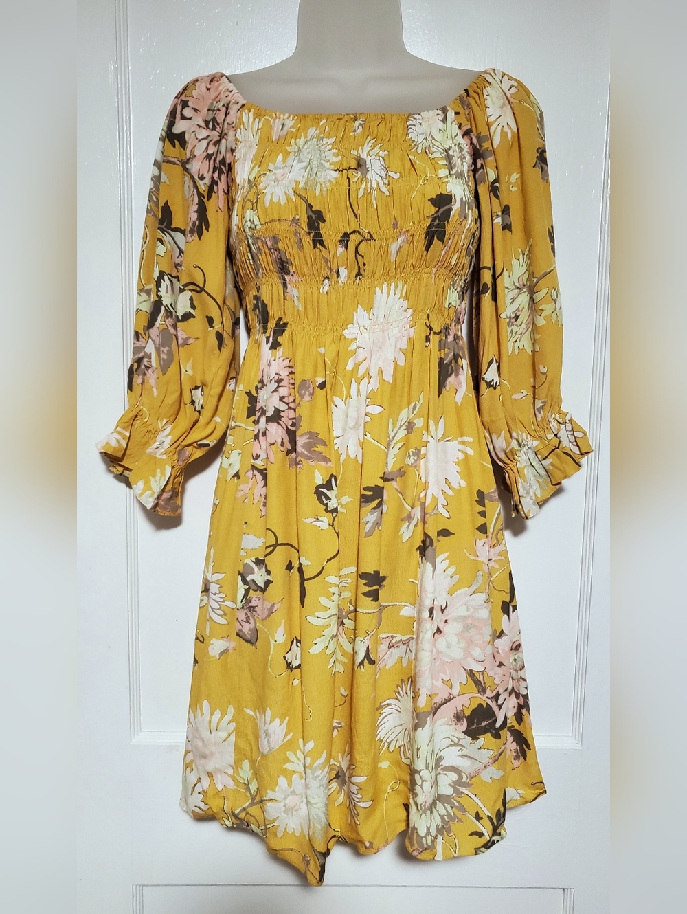 🆕️ H&M Yellow Floral Smocked Mini Dress, Sz S